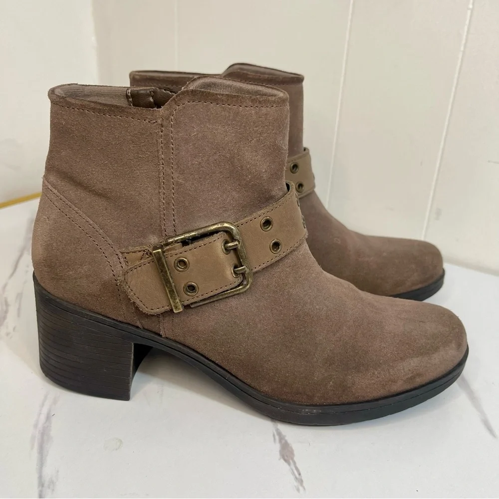 Clarks Brown Leather Moto Ankle Boots with Buckle Detail Block Heel Sz 7.5